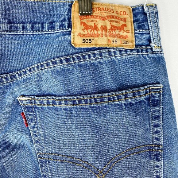 LEVIS 505 Jeans Mens Size 36 x 30 Red Tab Straight Fit Denim Blue Medium Wash - Picture 4 of 5